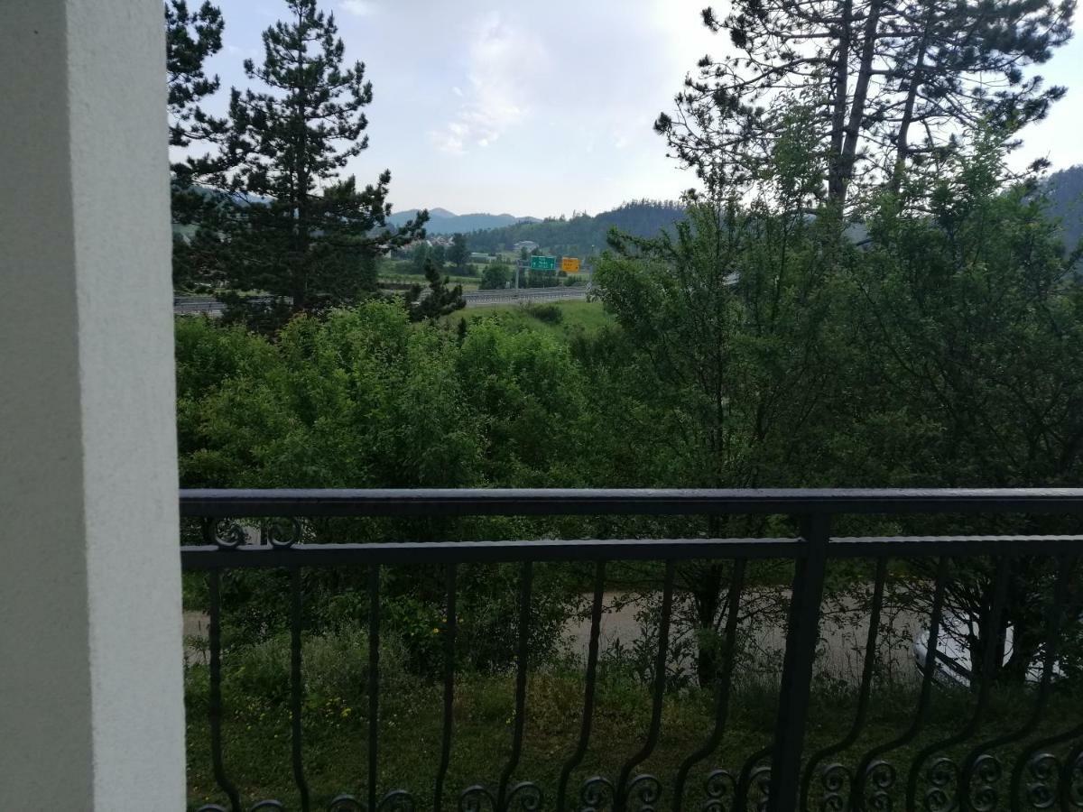 Cosy Apartment Road A6 Фужине Екстер'єр фото